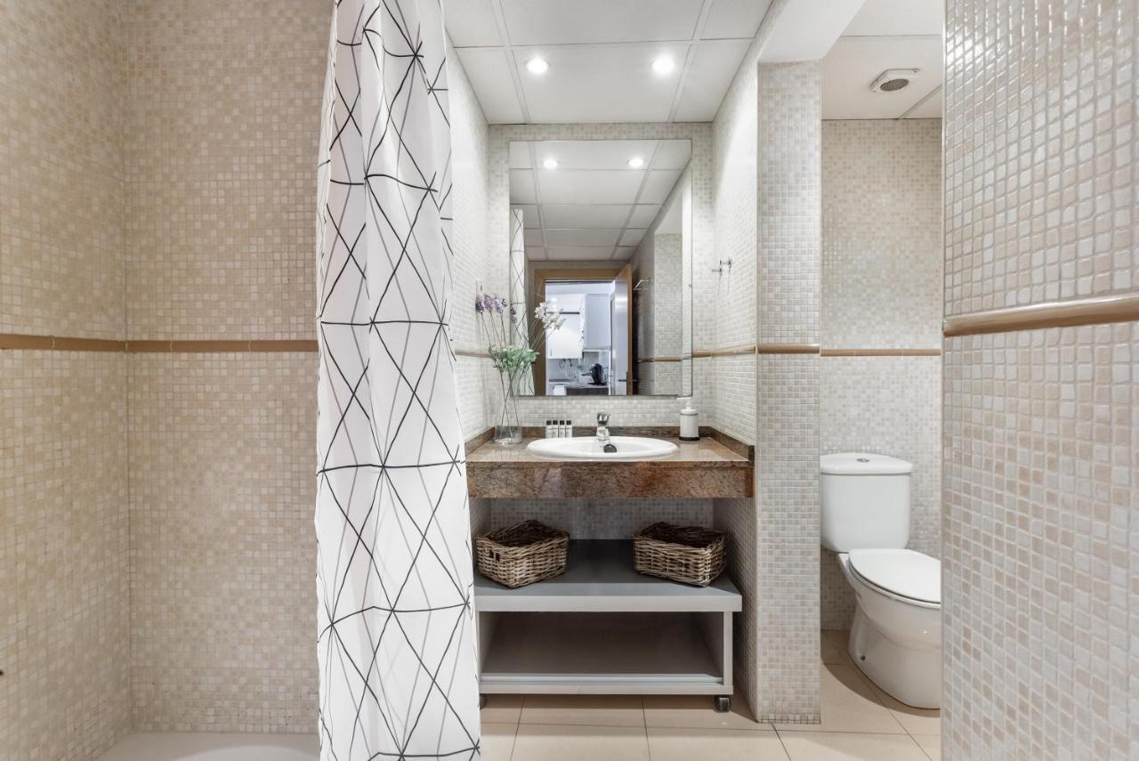 Lodging Apartments Liceu 11 Барселона Екстериор снимка