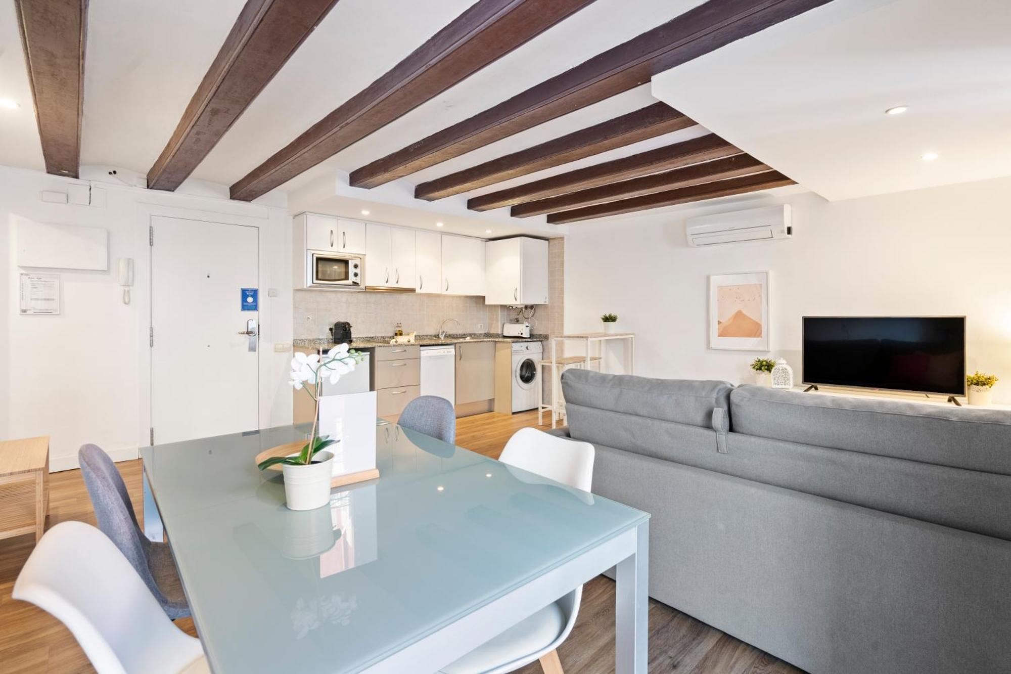 Lodging Apartments Liceu 11 Барселона Екстериор снимка