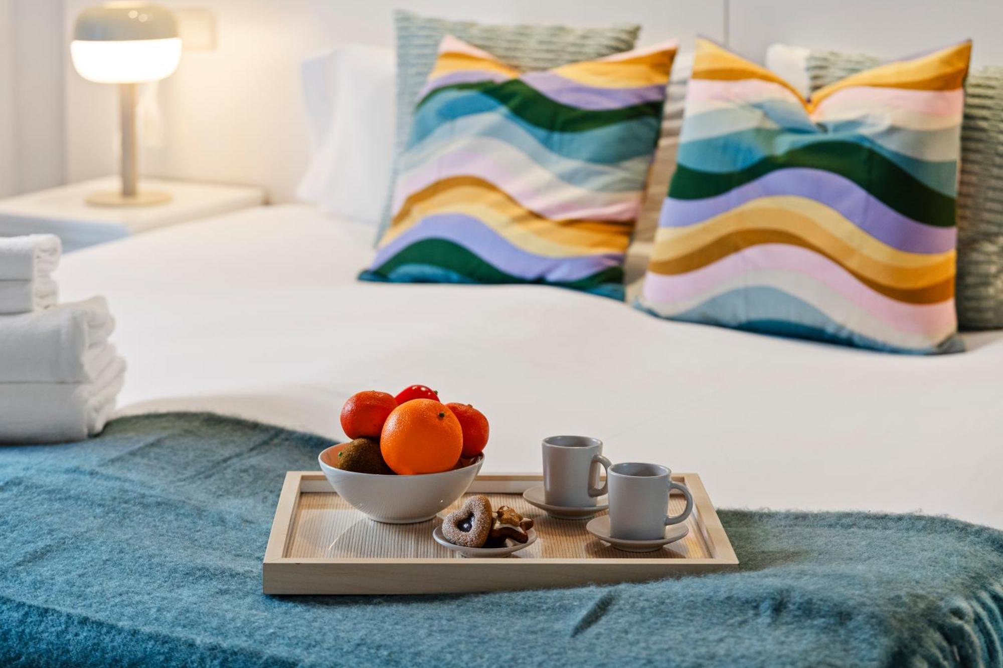 Lodging Apartments Liceu 11 Барселона Екстериор снимка
