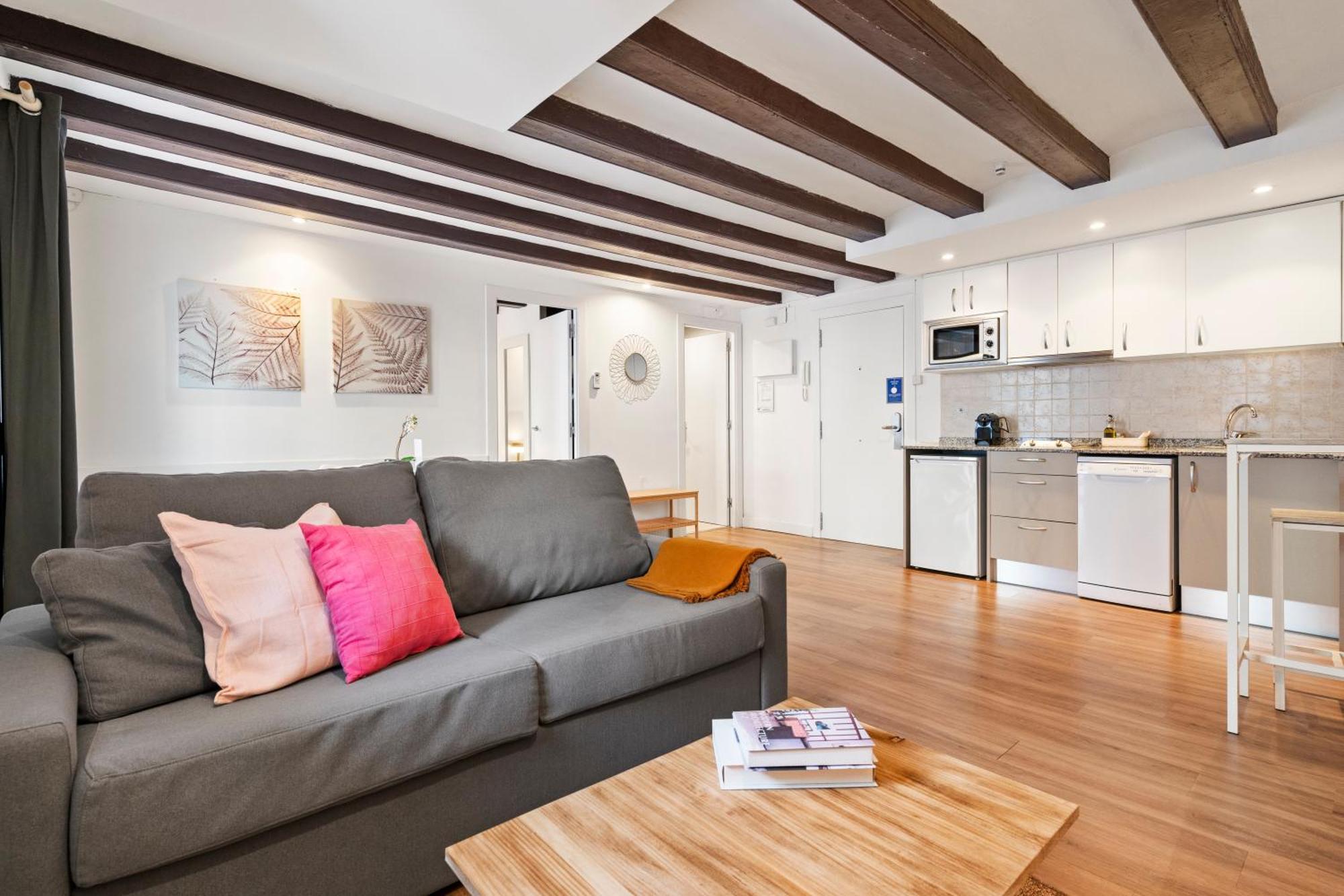 Lodging Apartments Liceu 11 Барселона Екстериор снимка